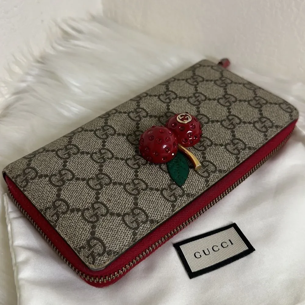 💯Authentic Gucci Beige/Red GG Supreme Canvas Cherry Zip Around Wallet🍀